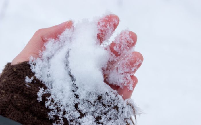 jak dbać o dłonie w chłodne dni 